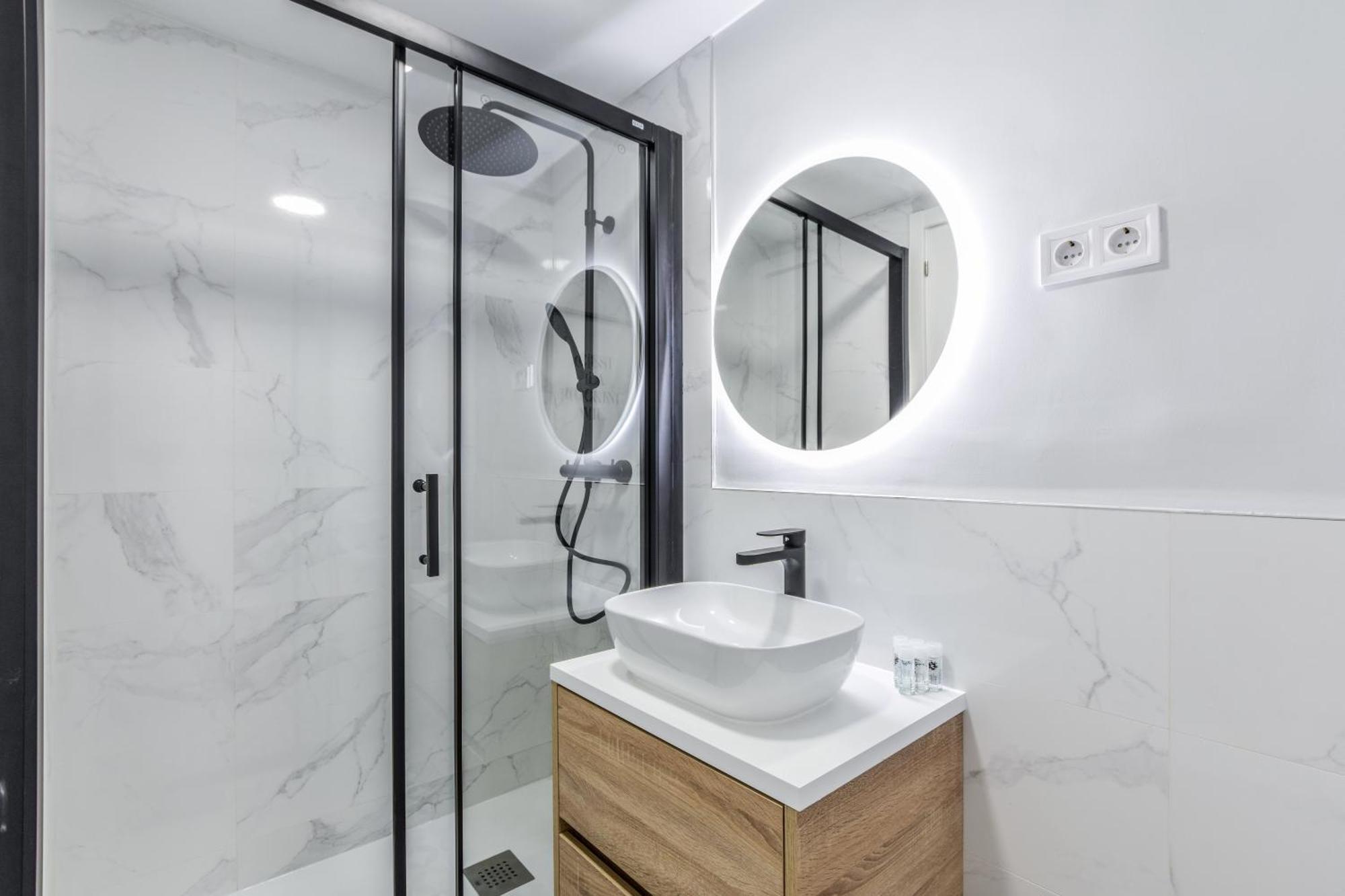 Apartamentos Reformados En Tirso De Molina Act Madrid Esterno foto