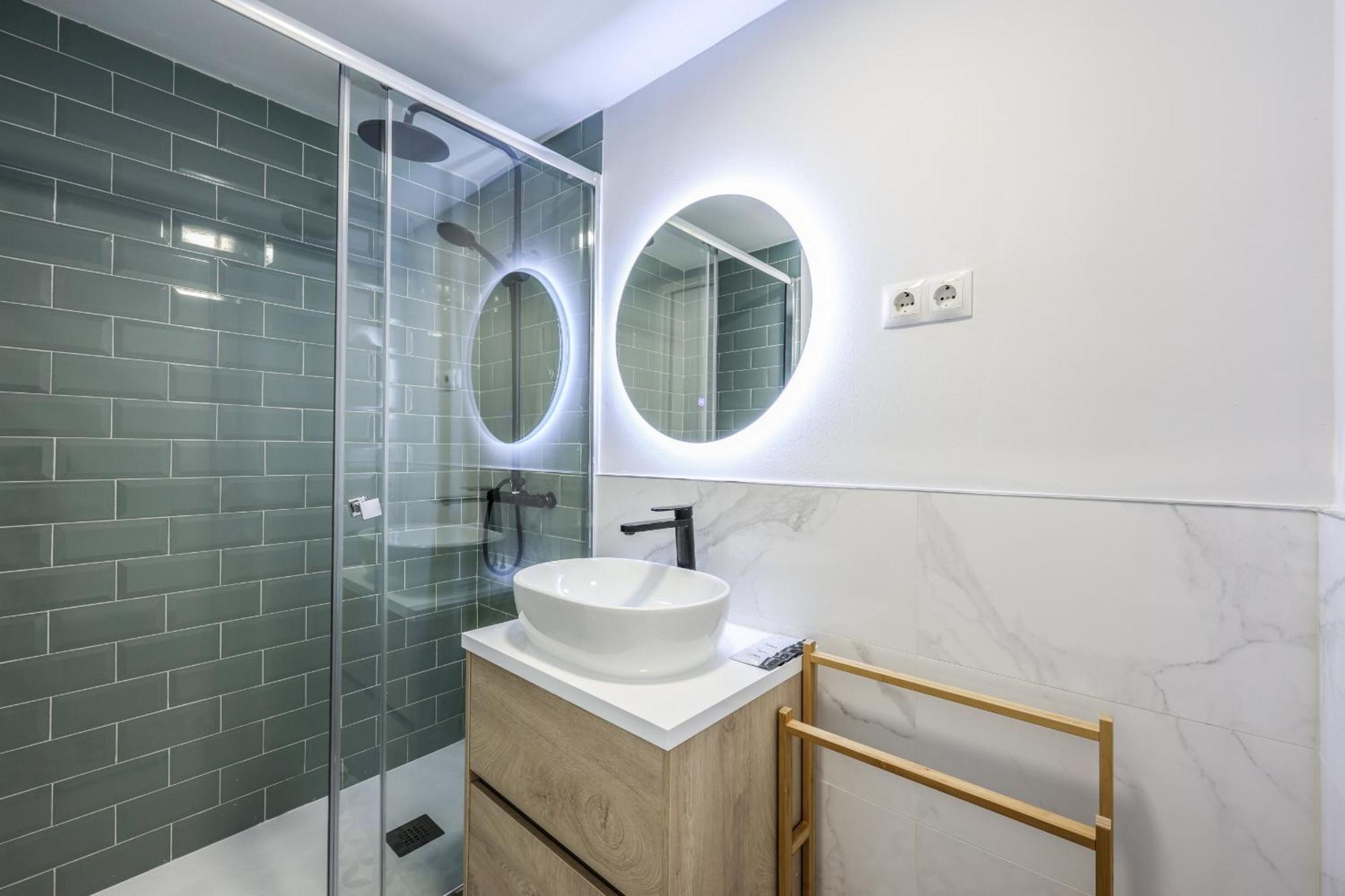 Apartamentos Reformados En Tirso De Molina Act Madrid Esterno foto